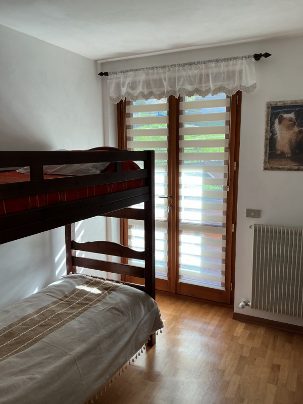 AURONZO DI CADORE IN OTTIMA POSIZIONE Proponiamo in vendita un grazioso appartamento, completamen...