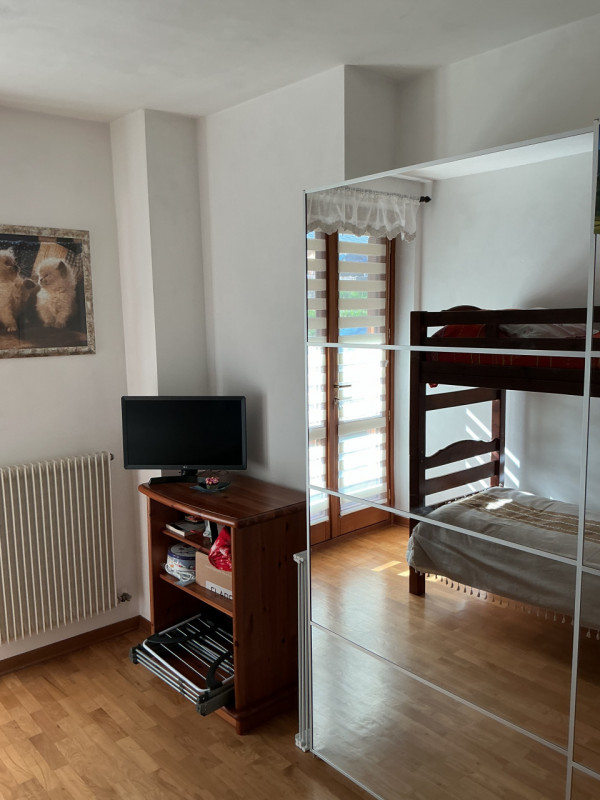 AURONZO DI CADORE IN OTTIMA POSIZIONE Proponiamo in vendita un grazioso appartamento, completamen...