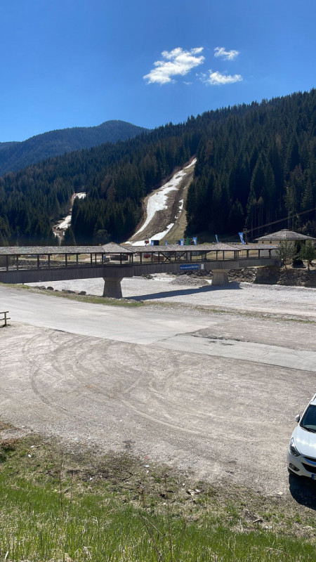 AURONZO DI CADORE IN OTTIMA POSIZIONE Proponiamo in vendita un grazioso appartamento, completamen...