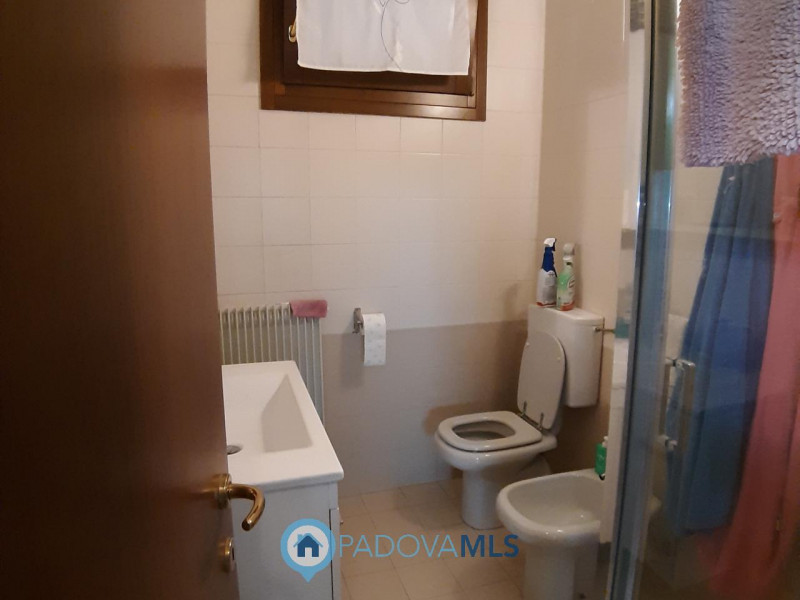 Immobile in esclusiva al Gruppo Padova MLS
Ad Este in quartiere piacevole e tranquillo, comodo al...