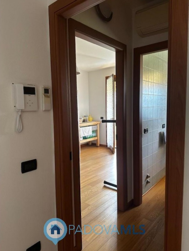Immobile in esclusiva al Gruppo Padova MLS
Campodarsego in zona centrale e residenziale, comodo a...