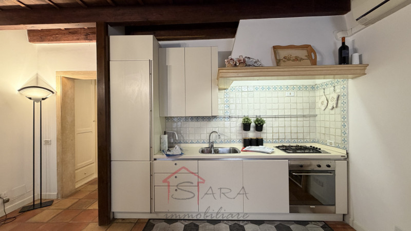 Sara Immobiliare propone in affitto un affascinante appartamento situato nel centro storico di Pa...