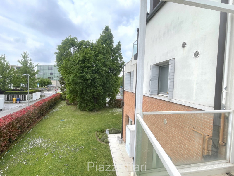 TREVISO - ZONA NORD: In Strada di San Pelaio n. 4, di fronte all'Istituto Statale "FERMI" e con l...