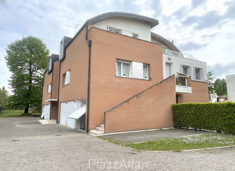TREVISO - ZONA NORD: In Strada di San Pelaio n. 4, di fronte all'Istituto Statale "FERMI" e con l...
