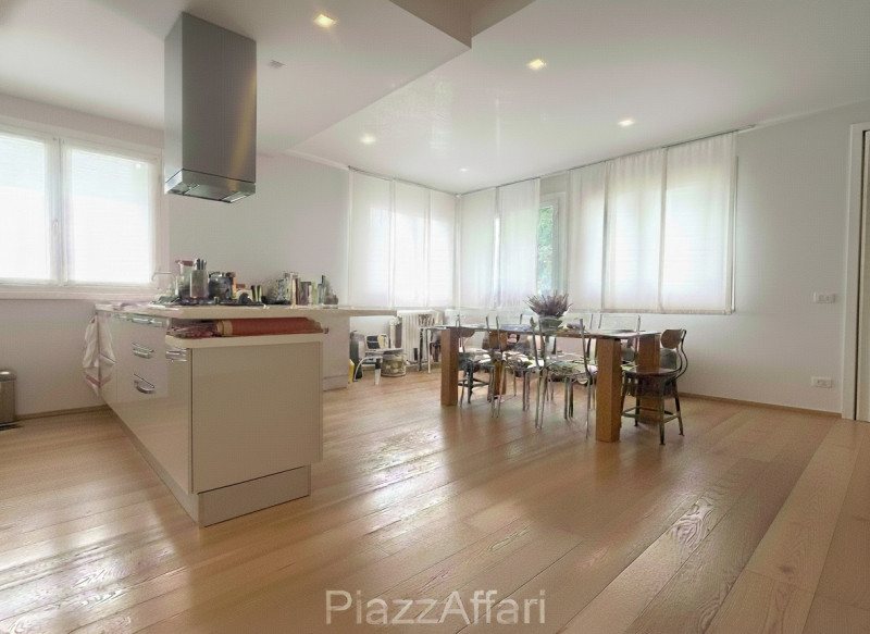 TREVISO - ZONA NORD: In Strada di San Pelaio n. 4, di fronte all'Istituto Statale "FERMI" e con l...
