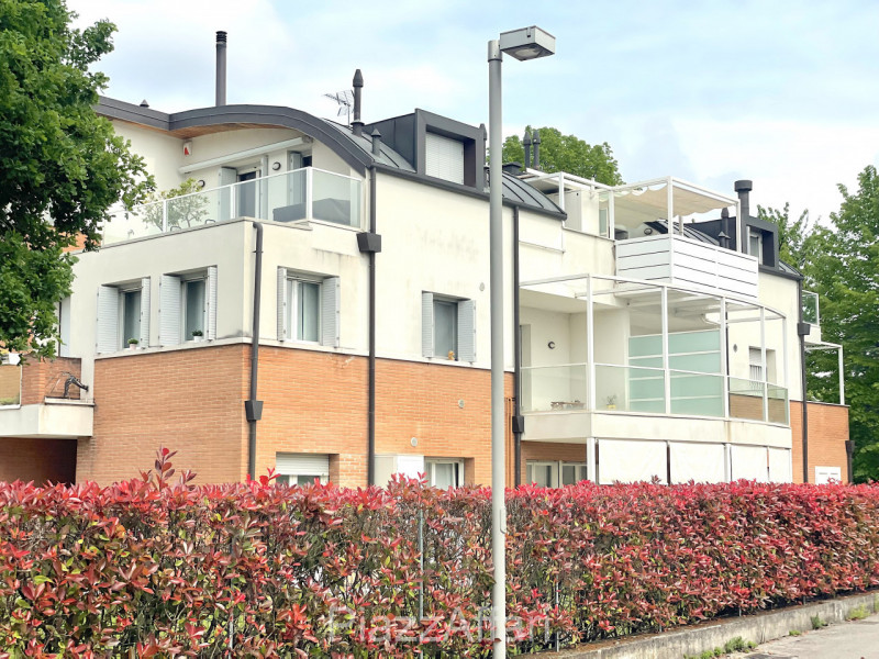 TREVISO - ZONA NORD: In Strada di San Pelaio n. 4, di fronte all'Istituto Statale "FERMI" e con l...