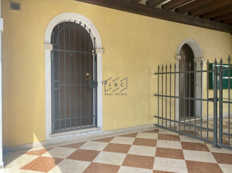 ODERZO - (Treviso)

In un contesto di prestigio a Oderzo, proponiamo ufficio di circa 45 mq comme...