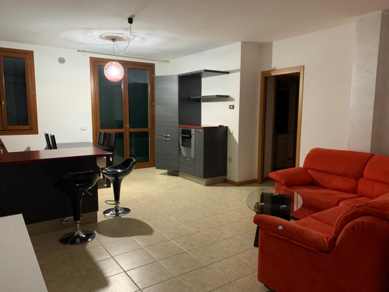 APPARTAMENTO ARREDATO IN LOCAZIONE AL PRIMO PIANO A TERRASSA PADOVANA IN ZONA DI QUARTIERE... E' ...