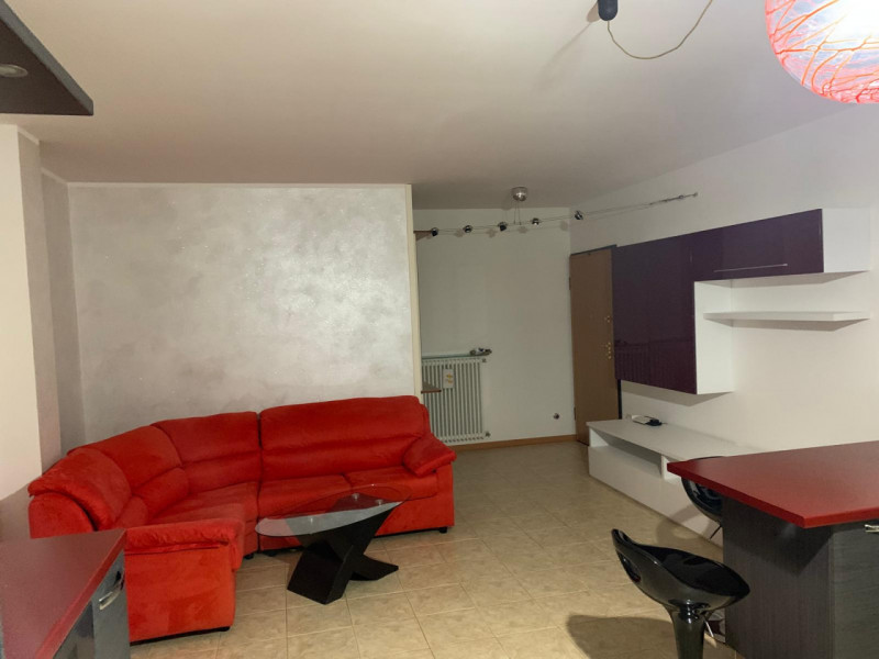 APPARTAMENTO ARREDATO IN LOCAZIONE AL PRIMO PIANO A TERRASSA PADOVANA IN ZONA DI QUARTIERE... E' ...