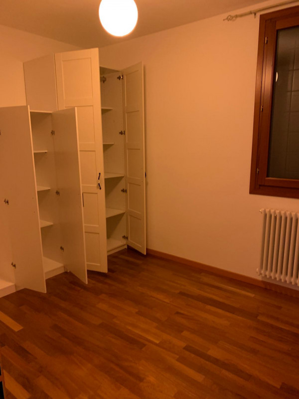 APPARTAMENTO ARREDATO IN LOCAZIONE AL PRIMO PIANO A TERRASSA PADOVANA IN ZONA DI QUARTIERE... E' ...
