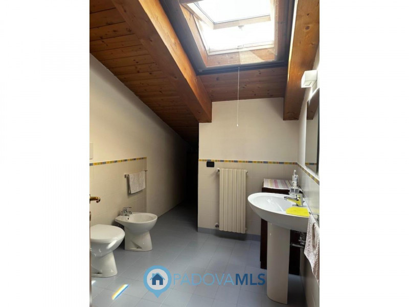 Immobile in esclusiva al Gruppo Padova MLS
Campodarsego in zona centrale e residenziale, comodo a...