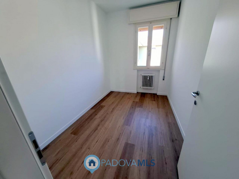 Immobile in esclusiva al Gruppo Padova MLS
ARCELLA 3 CAMERE ULTIMO PIANO RISTRUTTURATO

Sei alla ...