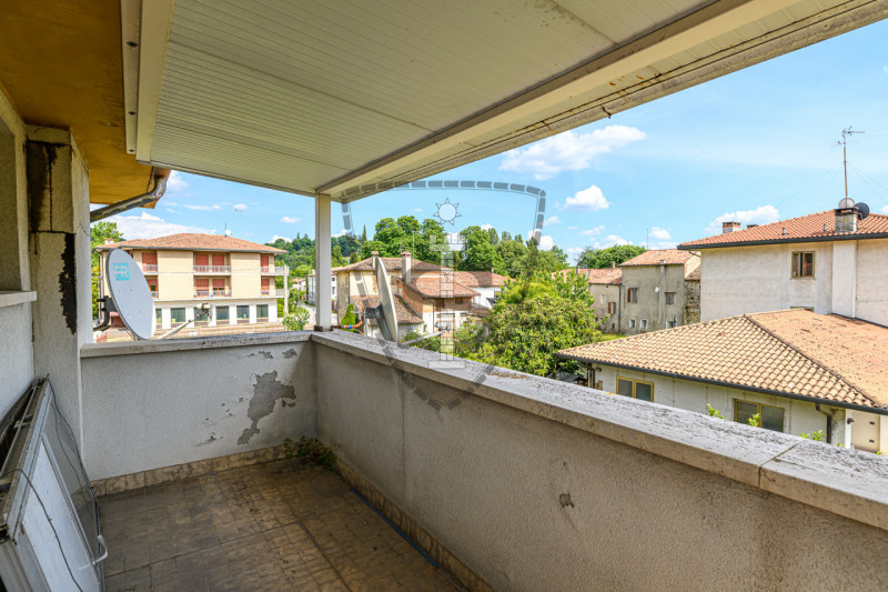 In una zona centrale del comune di Mussolente, proponiamo in vendita una casa singola di 240 mq, ...