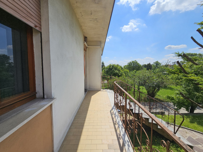 Proponiamo in vendita a Montagnana, in una zona tranquilla a pochi passi dal centro, ampia porzio...