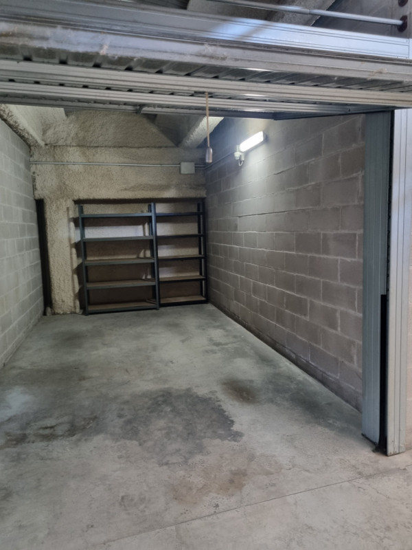 Opportunità imperdibile con questo garage singolo situato nel centro di Este.
Con una superficie ...