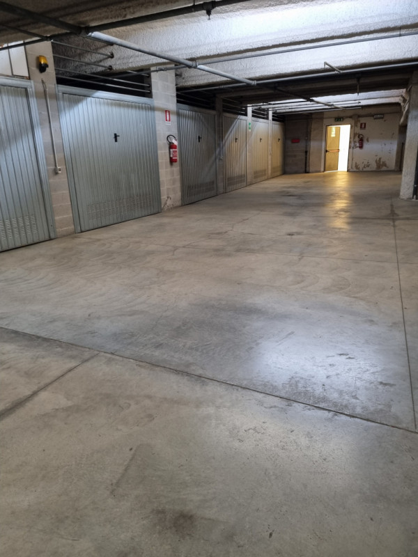 Opportunità imperdibile con questo garage singolo situato nel centro di Este.
Con una superficie ...