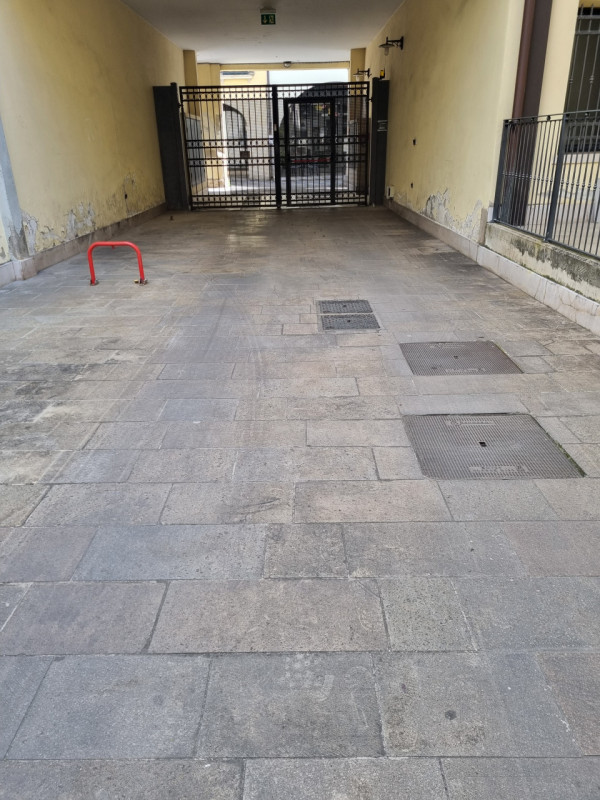 Opportunità imperdibile con questo garage singolo situato nel centro di Este.
Con una superficie ...