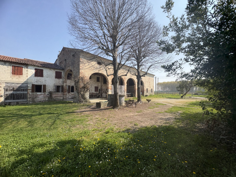 Ad Arlesega di Mestrino, immersa nella tranquillità della campagna veneta ma allo stesso tempo co...