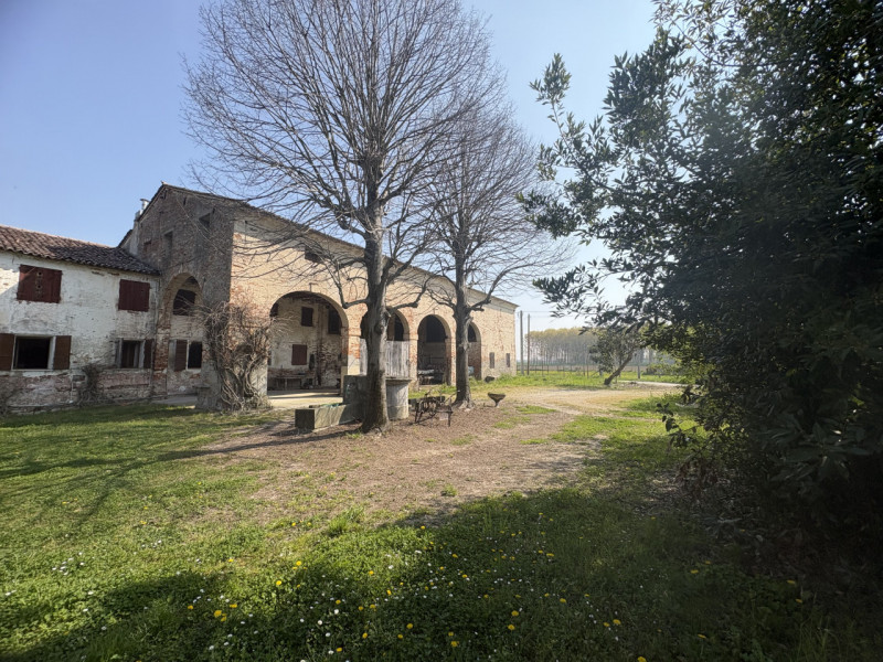 Ad Arlesega di Mestrino, immersa nella tranquillità della campagna veneta ma allo stesso tempo co...