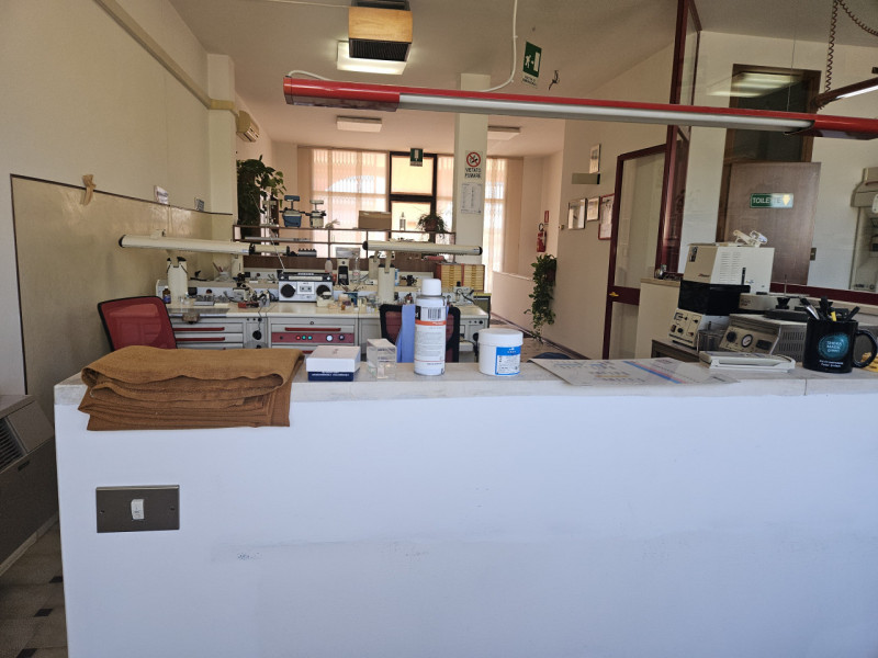 In esclusiva presso la nostra agenzia, proponiamo un negozio laboratorio di oltre 100 mq. situato...