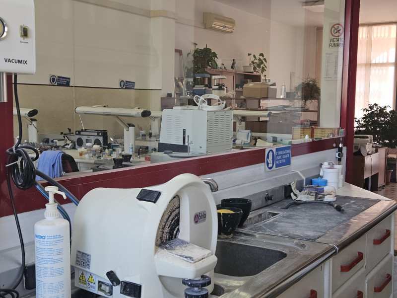 In esclusiva presso la nostra agenzia, proponiamo un negozio laboratorio di oltre 100 mq. situato...