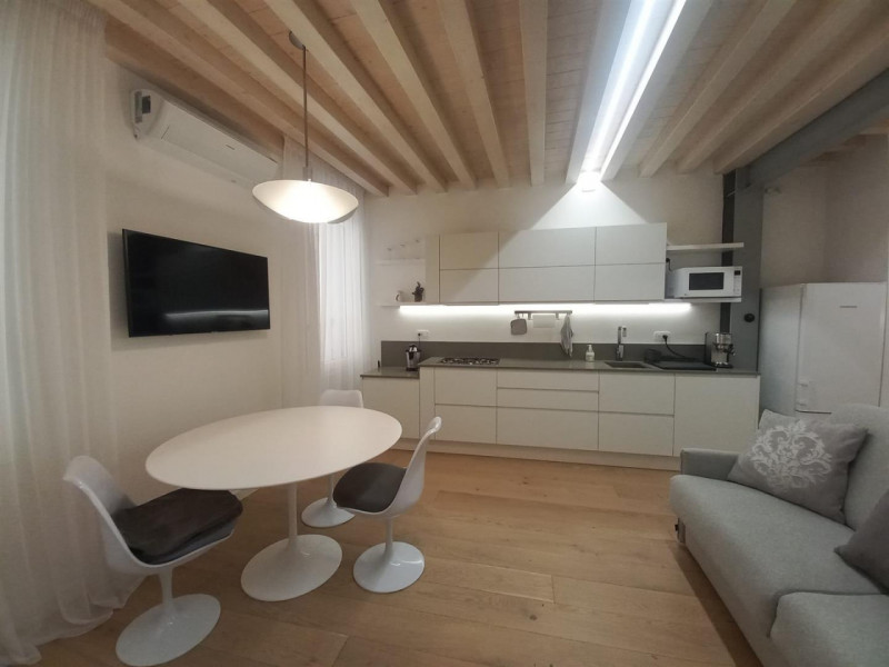 VICENZA, CORSO PALLADIO: DELIZIOSO PIED-A-TERRE COMPLETAMENTE ARREDATO, DISPONIBILE SUBITO, EURO ...