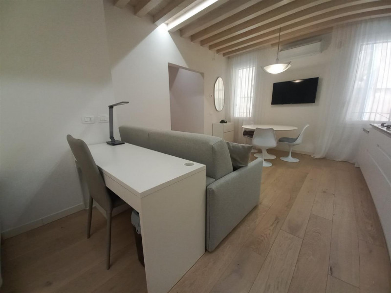 VICENZA, CORSO PALLADIO: DELIZIOSO PIED-A-TERRE COMPLETAMENTE ARREDATO, DISPONIBILE SUBITO, EURO ...