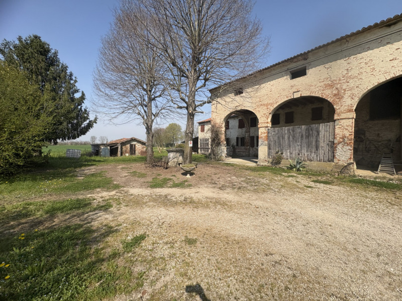 Ad Arlesega di Mestrino, nel cuore della campagna veneta e a pochi minuti dal centro del paese e ...