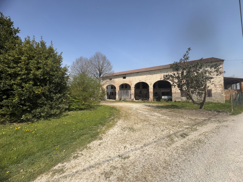 Ad Arlesega di Mestrino, nel cuore della campagna veneta e a pochi minuti dal centro del paese e ...