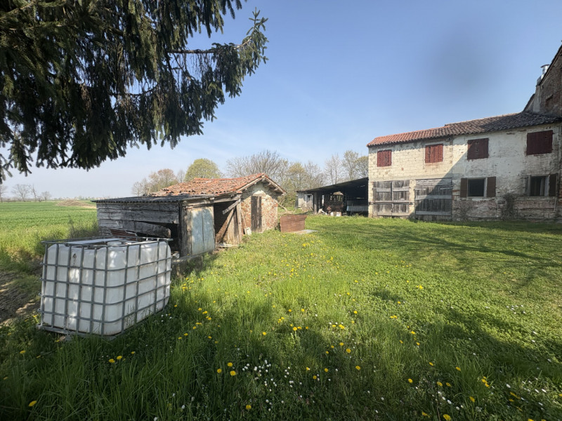 Ad Arlesega di Mestrino, nel cuore della campagna veneta e a pochi minuti dal centro del paese e ...