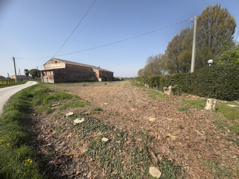 Ad Arlesega di Mestrino, nel cuore della campagna veneta e a pochi minuti dal centro del paese e ...
