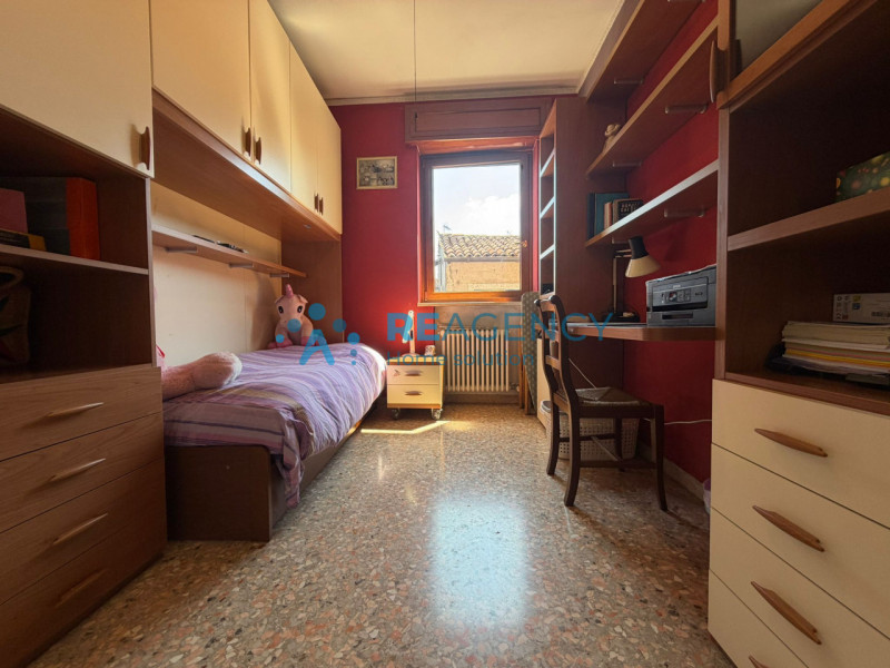 Situato in una zona Centrale a Montebello Vicentino, comoda a tutti i principali servizi, proponi...
