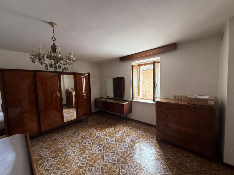 In tranquilla zona centrale a Casotto di Pedemonte, proponiamo in affitto un apparamento bicamere...
