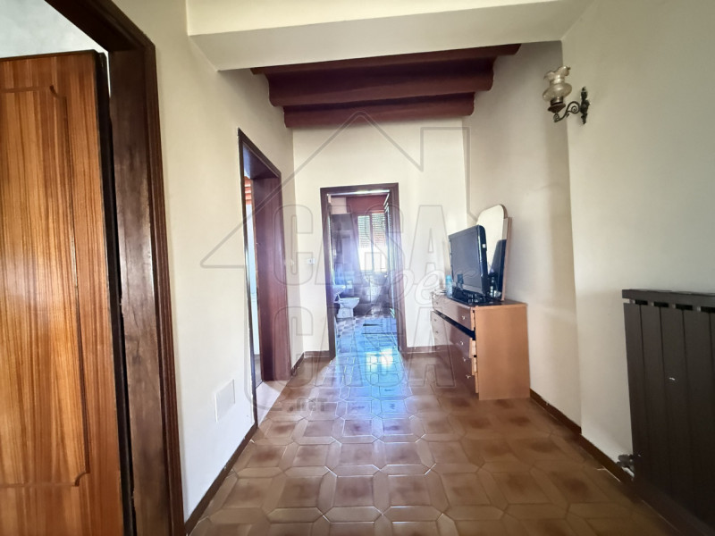 Proponiamo in vendita esclusiva casa accostata in zona tranquilla ad Ospedaletto Euganeo.
Con una...