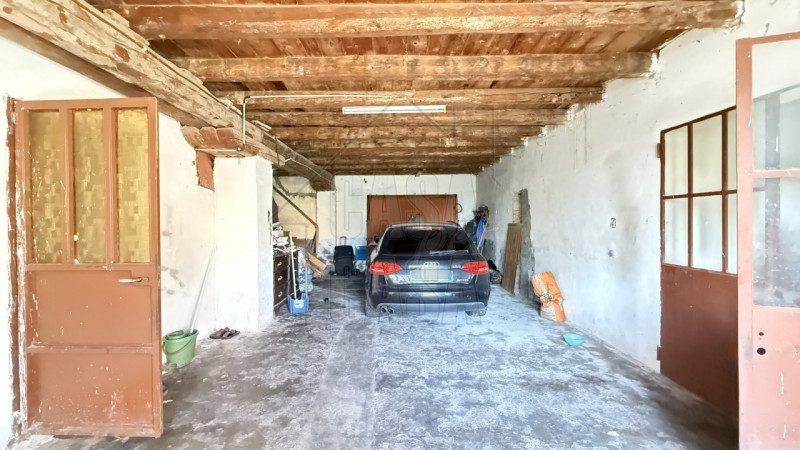Proponiamo in vendita esclusiva casa accostata in zona tranquilla ad Ospedaletto Euganeo.
Con una...