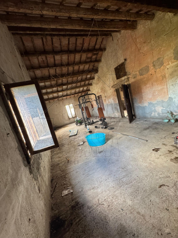 Proponiamo in vendita esclusiva casa accostata in zona tranquilla ad Ospedaletto Euganeo.
Con una...