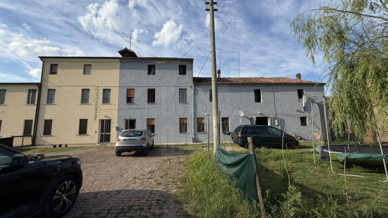 Proponiamo in vendita esclusiva casa accostata in zona tranquilla ad Ospedaletto Euganeo.
Con una...