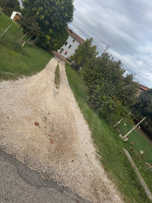Proponiamo in vendita esclusiva casa accostata in zona tranquilla ad Ospedaletto Euganeo.
Con una...