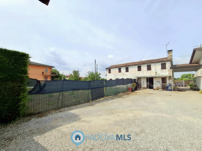 Immobile in esclusiva al Gruppo Padova MLS
RUSTICO CON 2 UNITA' COMPLETAMENTE DA RISTRUTTURARE A ...