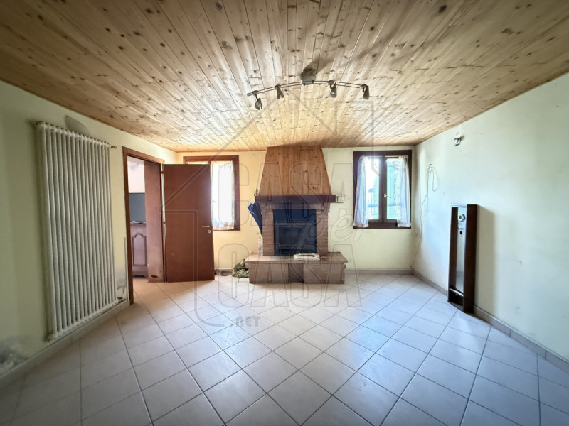 Proponiamo in vendita esclusiva casa singola su due livelli nella zona di Saletto (Borgo Veneto)....