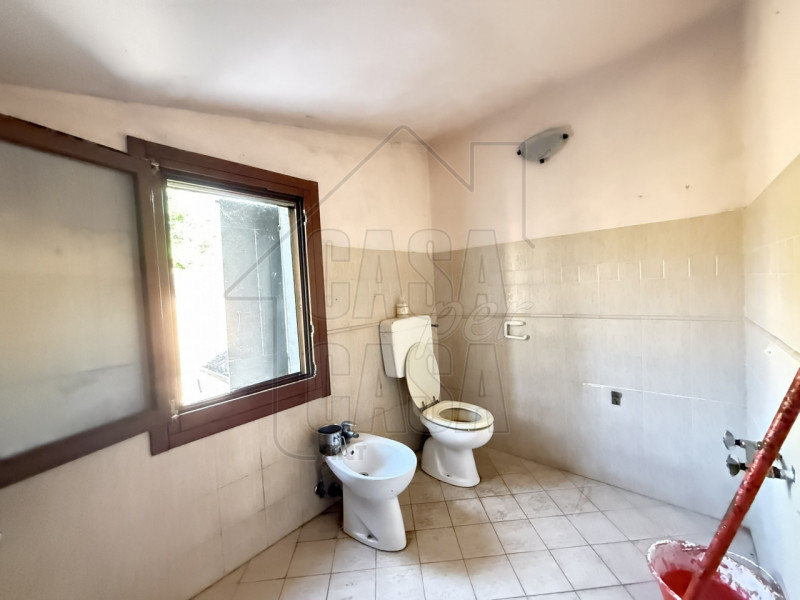 Proponiamo in vendita esclusiva casa singola su due livelli nella zona di Saletto (Borgo Veneto)....