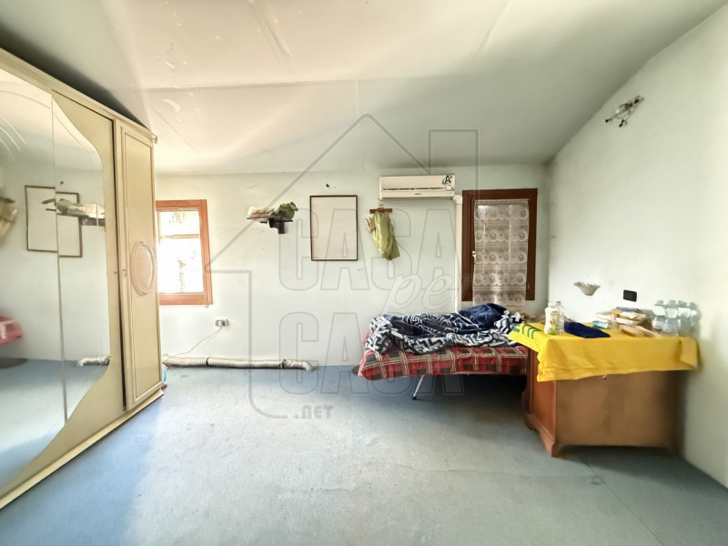 Proponiamo in vendita esclusiva casa singola su due livelli nella zona di Saletto (Borgo Veneto)....