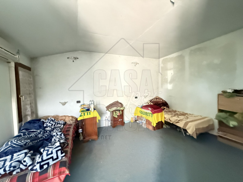 Proponiamo in vendita esclusiva casa singola su due livelli nella zona di Saletto (Borgo Veneto)....