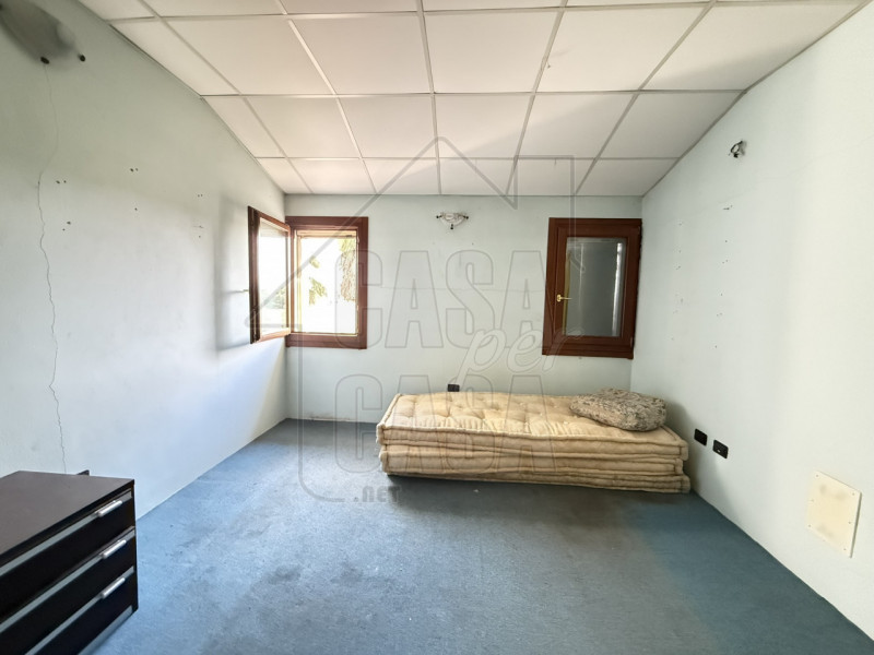 Proponiamo in vendita esclusiva casa singola su due livelli nella zona di Saletto (Borgo Veneto)....
