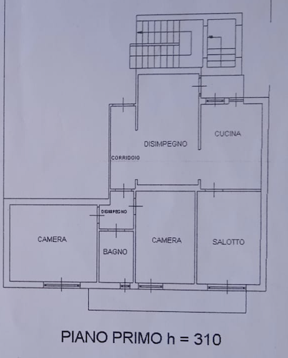 A pochi passi dal cuore di Abano Terme, in una posizione strategica e servita, proponiamo un appa...
