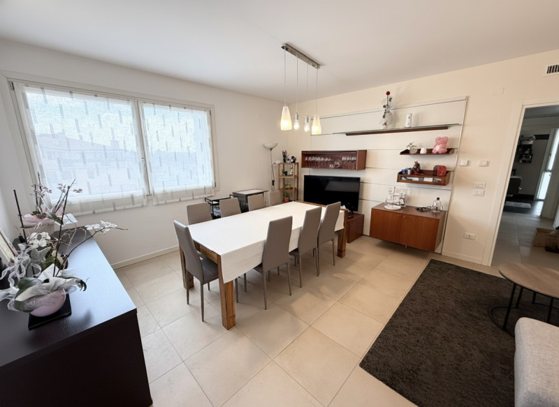 (Per INFO 3888920530) NOSTRA ESCLUSIVA Proponiamo in vendita un elegante appartamento quadrilocal...