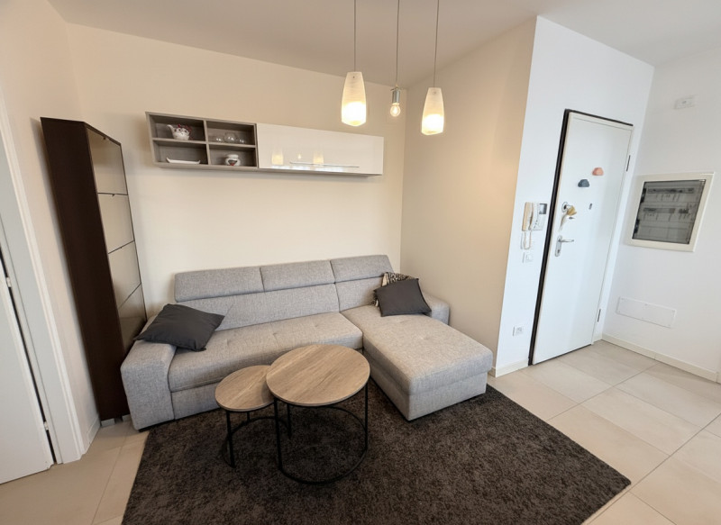 (Per INFO 3888920530) NOSTRA ESCLUSIVA Proponiamo in vendita un elegante appartamento quadrilocal...