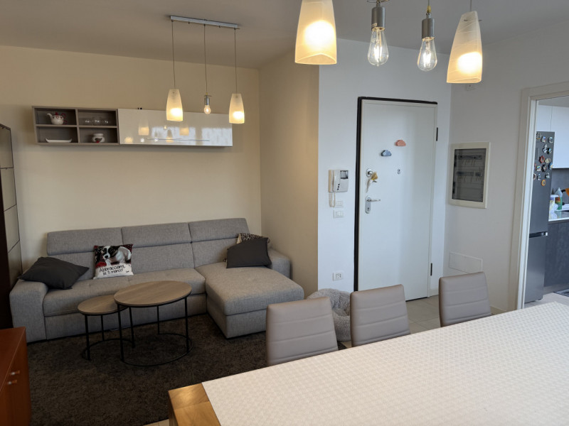 (Per INFO 3888920530) NOSTRA ESCLUSIVA Proponiamo in vendita un elegante appartamento quadrilocal...
