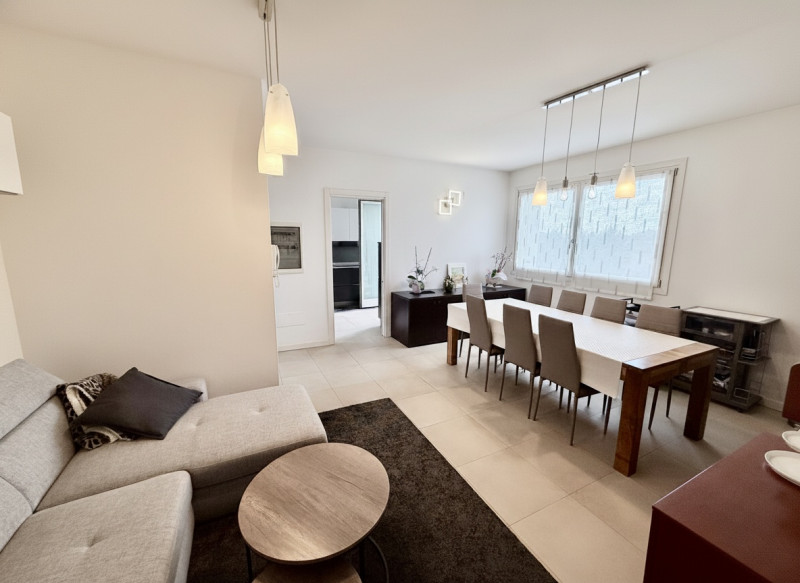 (Per INFO 3888920530) NOSTRA ESCLUSIVA Proponiamo in vendita un elegante appartamento quadrilocal...