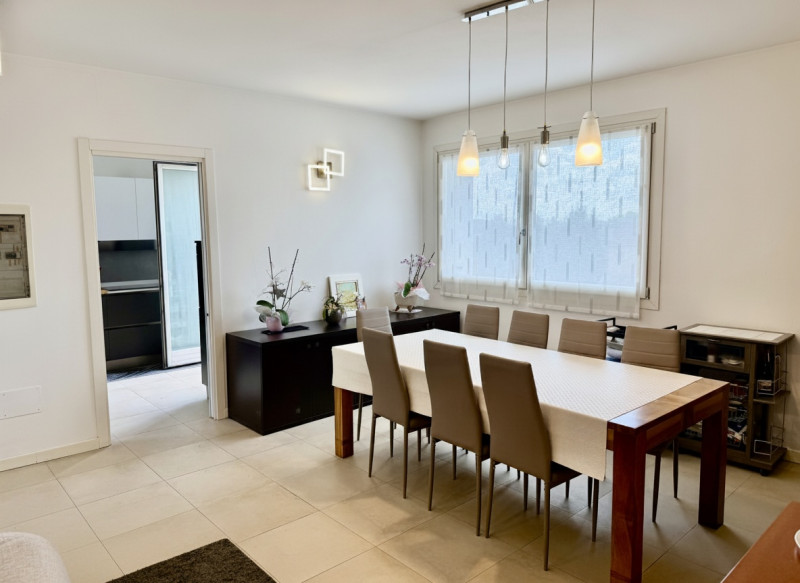 (Per INFO 3888920530) NOSTRA ESCLUSIVA Proponiamo in vendita un elegante appartamento quadrilocal...